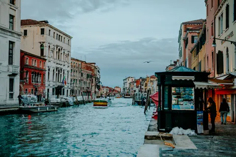 Venice Canal 4K Wallpaper · architecture · 3840×2560