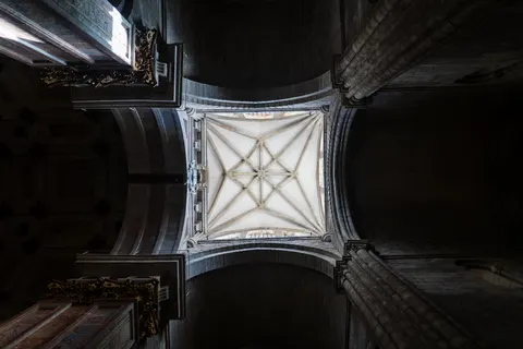 Cathedral 4K Wallpaper · architecture · 3840×2560