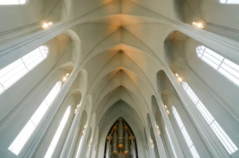 Cathedral 4K Wallpaper · architecture · 3840×2543