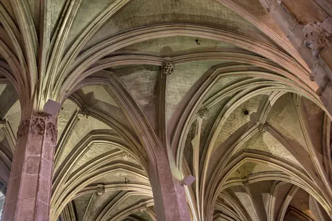 Cathedral 4K Wallpaper · architecture · 3840×2563