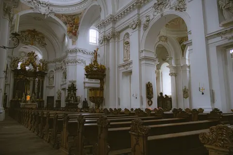 Cathedral 4K Wallpaper · architecture · 3840×2560