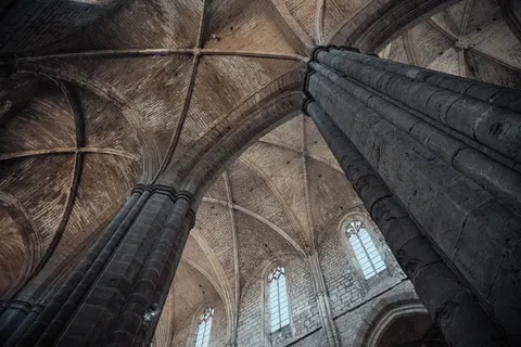 Cathedral 4K Wallpaper · architecture · 3840×2561