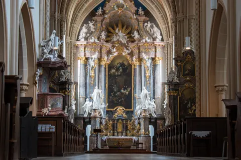 Cathedral 4K Wallpaper · architecture · 3840×2560