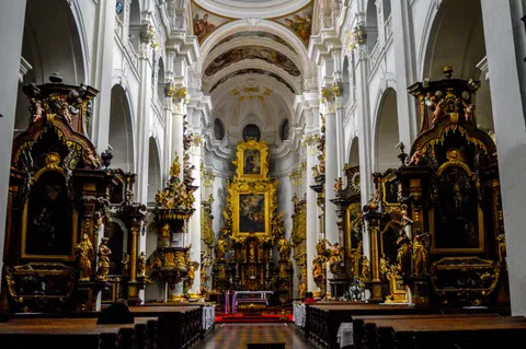Cathedral 4K Wallpaper · architecture · 3840×2553