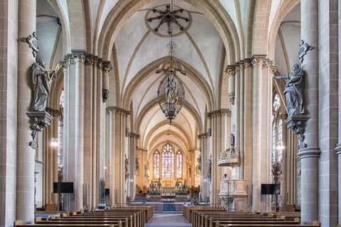 Cathedral 4K Wallpaper · architecture · 3840×2563
