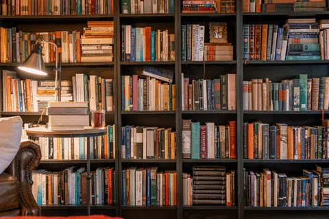 Grand Library 4K Wallpaper · architecture · 3840×2561