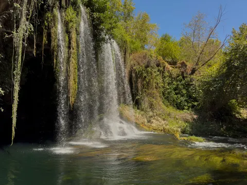 Fondo de pantalla Cascada de selva tropical 4K · nature · 3840×2880
