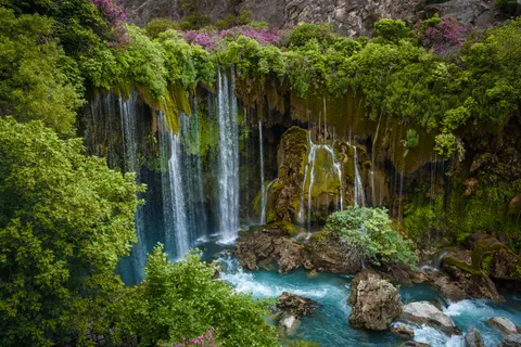 Fondo de pantalla Cascada de selva tropical 4K · nature · 3840×2560