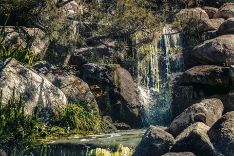 Waterval in het regenwoud 4K-achtergrond · nature · 3840×2560