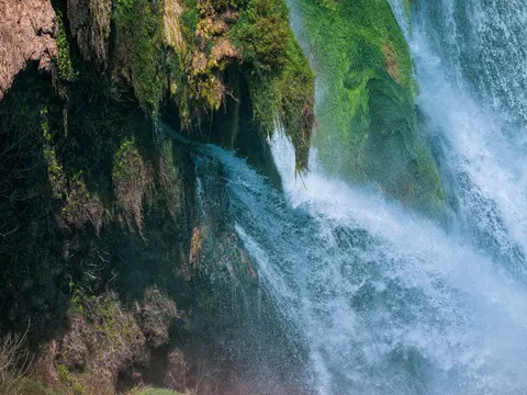 Hình nền Thác nước rừng mưa 4K · nature · 3840×2880