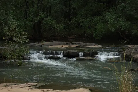 Wallpaper Air Terjun Hutan Hujan 4K · nature · 3840×2560