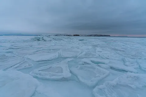 Frozen Lake 4K Wallpaper · nature · 3840×2561
