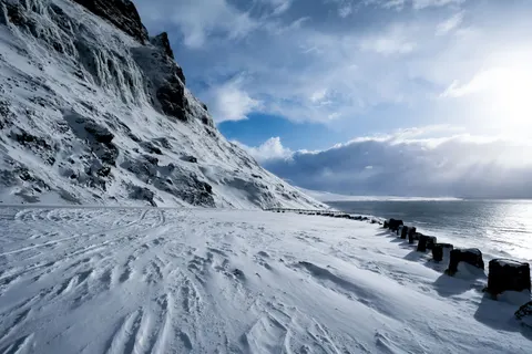 والپیپر دریاچهٔ یخ‌زده با کیفیت 4K · nature · 3840×2560