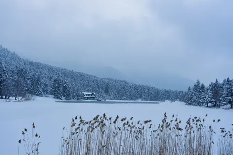 凍った湖 4K壁紙 · nature · 3840×2560