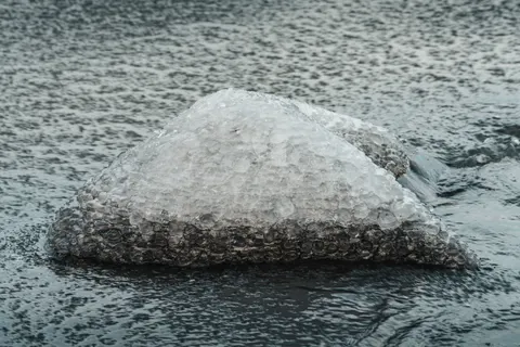 Frozen Lake 4K Wallpaper · nature · 3840×2560