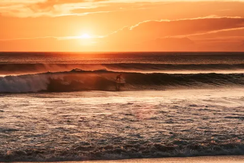 Sonnenuntergang am Palmenstrand 4K Hintergrundbild · nature · 3840×2560