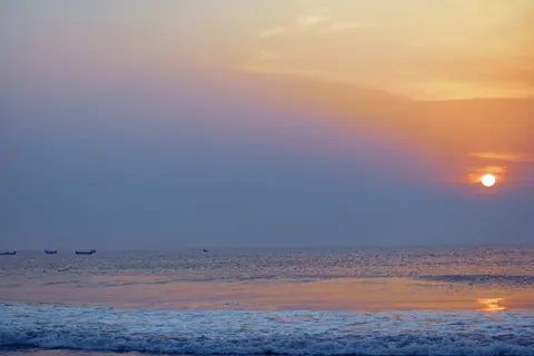 ताड़ के तट पर सूर्यास्त 4K वॉलपेपर · nature · 3840×2560