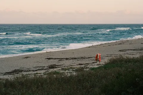 Tapeta Zachód słońca na palmowej plaży 4K · nature · 3840×2560