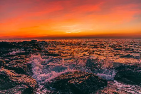 Zonsondergang bij het palmenstrand 4K-achtergrond · nature · 3840×2559