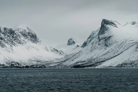 挪威峡湾 4K壁纸 · nature · 3840×2560