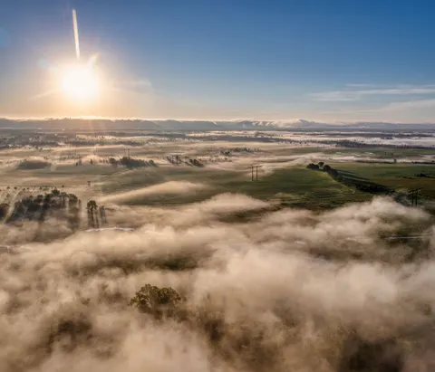 Nevelige vallei 4K-achtergrond · nature · 3840×3292