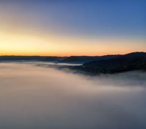 Wallpaper Lembah Berkabut 4K · nature · 3840×3400
