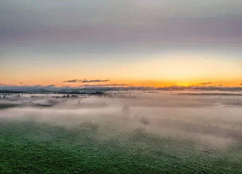 Wallpaper Lembah Berkabut 4K · nature · 3840×2754