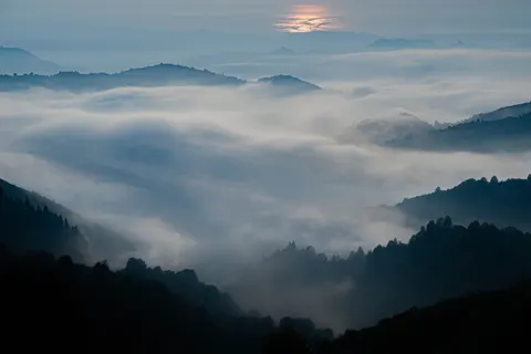 薄霧山谷 4K桌布 · nature · 3840×2560