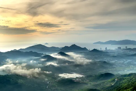 薄霧山谷 4K桌布 · nature · 3840×2562