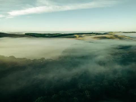 धुंध भरी घाटी 4K वॉलपेपर · nature · 3840×2880