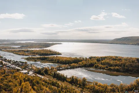 والپیپر رودخانهٔ پاییزی با کیفیت 4K · nature · 3840×2560