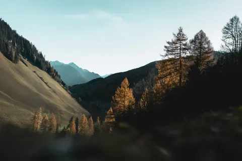 والپیپر رودخانهٔ پاییزی با کیفیت 4K · nature · 3840×2560
