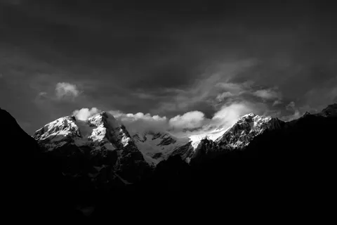 हिमालय की चोटियाँ 4K वॉलपेपर · mountains · 3840×2560