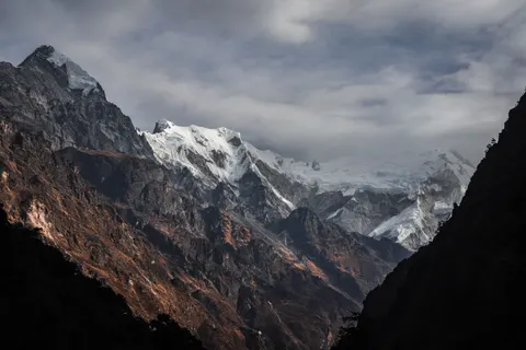 ヒマラヤの山々 4K壁紙 · mountains · 3840×2560