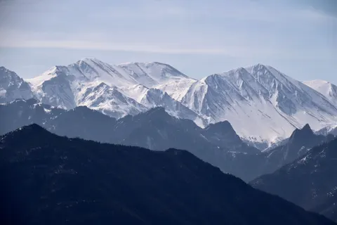 والپیپر قله‌های هیمالیا با کیفیت 4K · mountains · 3840×2560