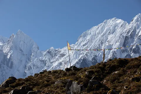 خلفية قمم الهيمالايا بدقة 4K · mountains · 3840×2560
