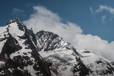 喜马拉雅山峰 4K壁纸 · mountains · 3840×2562