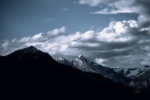 喜馬拉雅山峰 4K桌布 · mountains · 3840×2560