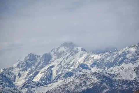 خلفية قمم الهيمالايا بدقة 4K · mountains · 3840×2560
