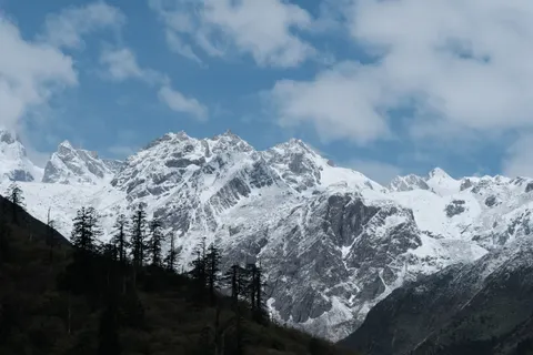 ヒマラヤの山々 4K壁紙 · mountains · 3840×2560