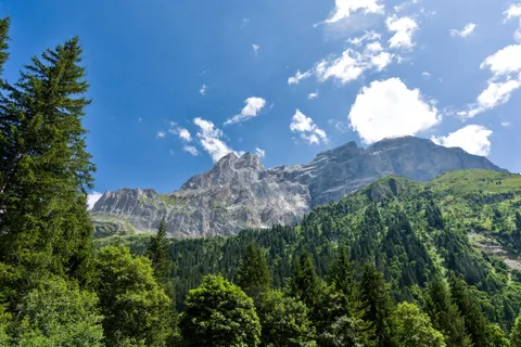 خلفية جبال الألب السويسرية بدقة 4K · mountains · 3840×2558