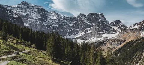 Hình nền Dãy Alps Thụy Sĩ 4K · mountains · 3840×1756