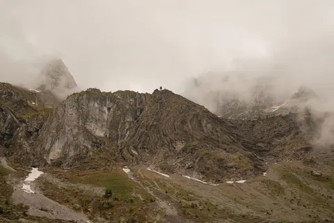 خلفية جبال الألب السويسرية بدقة 4K · mountains · 3840×2560