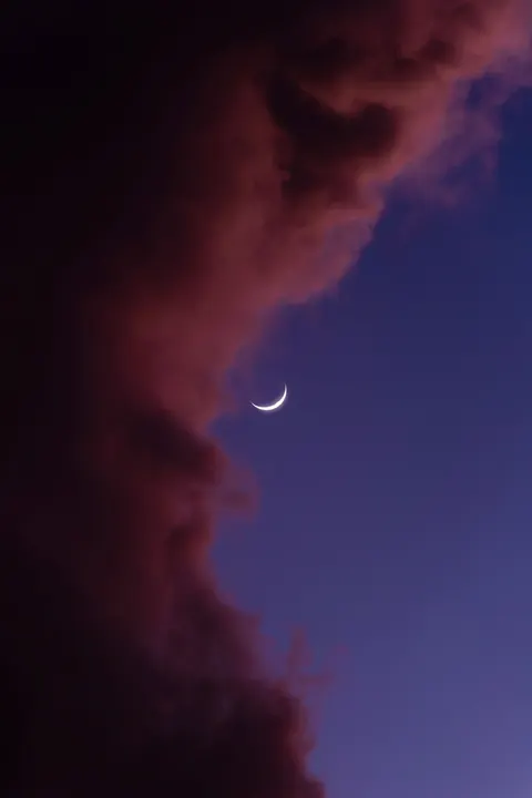 月与云 手机壁纸 · moon · 1440×2160