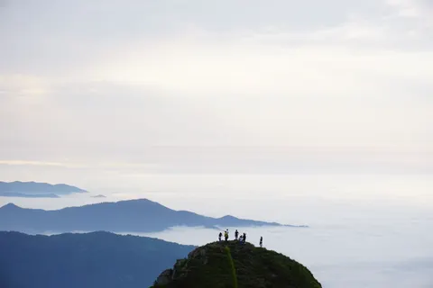 Hình nền Trên tầng mây 4K · mountains · 3840×2560