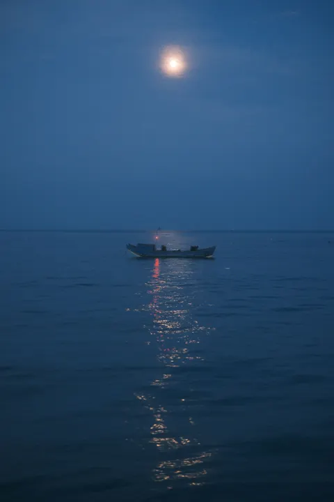 Moonlight Water Phone Wallpaper · moon · 1440×2160
