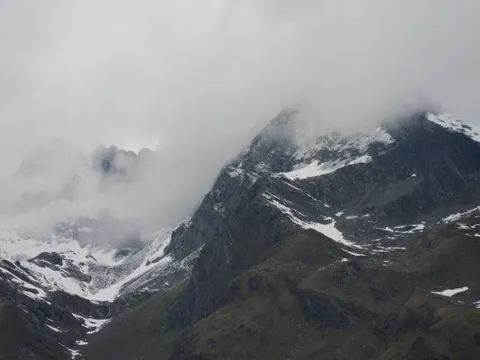 Sfondo Sopra le nuvole 4K · mountains · 3840×2883