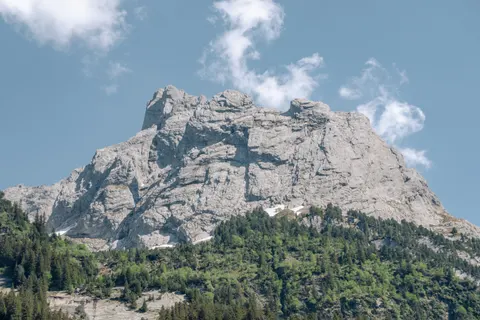 والپیپر بر فراز ابرها با کیفیت 4K · mountains · 3840×2560