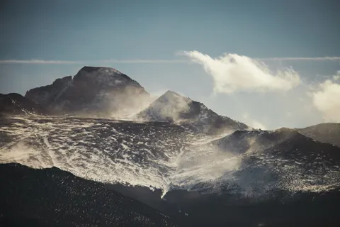 Hình nền Trên tầng mây 4K · mountains · 3840×2560