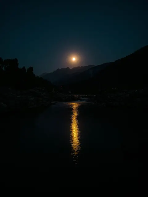 Moonlight Water Phone Wallpaper · moon · 1440×1920